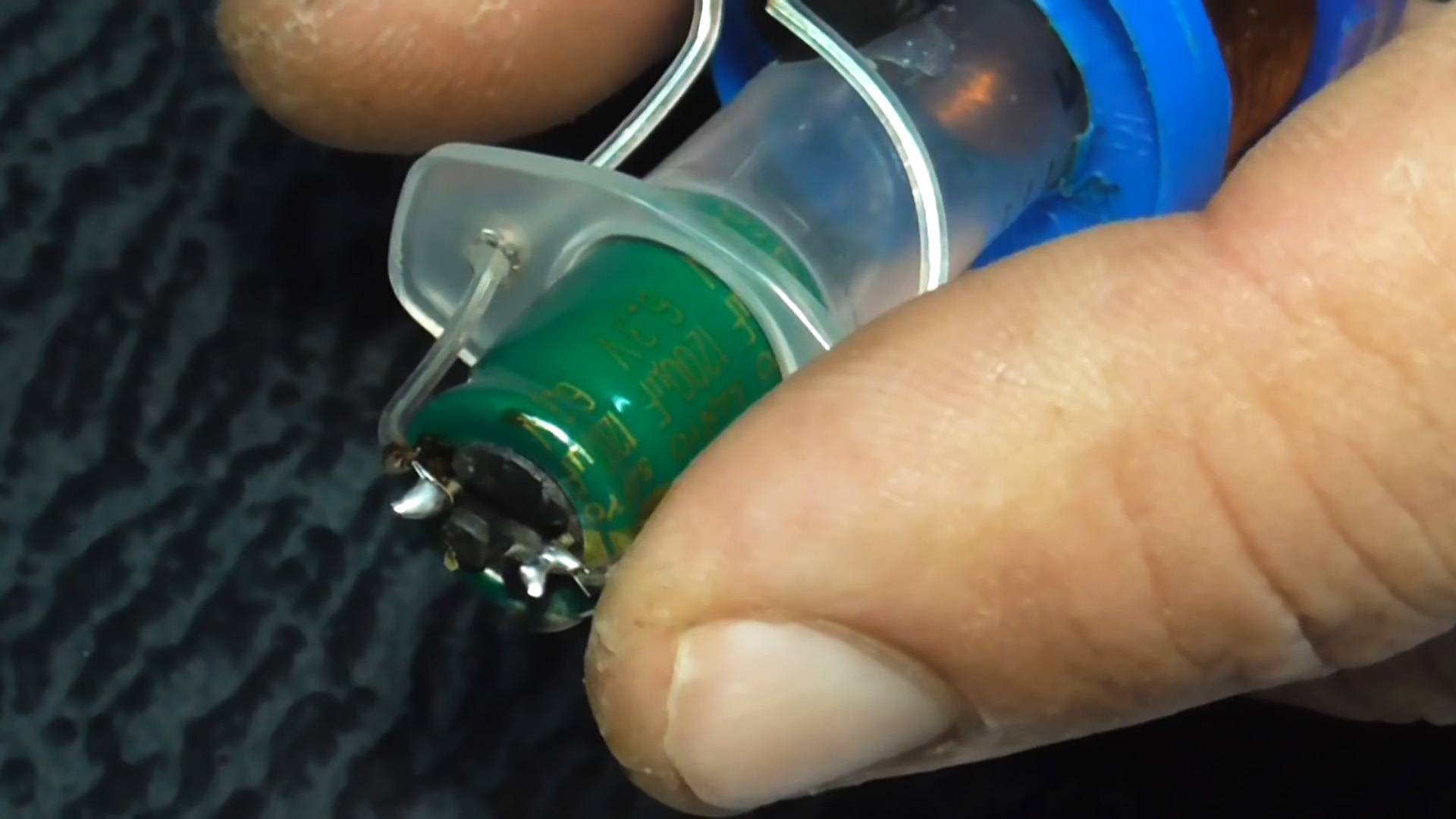 Вечный фонарик из пластиковой бутылки и еще 5 вариантов ее применения