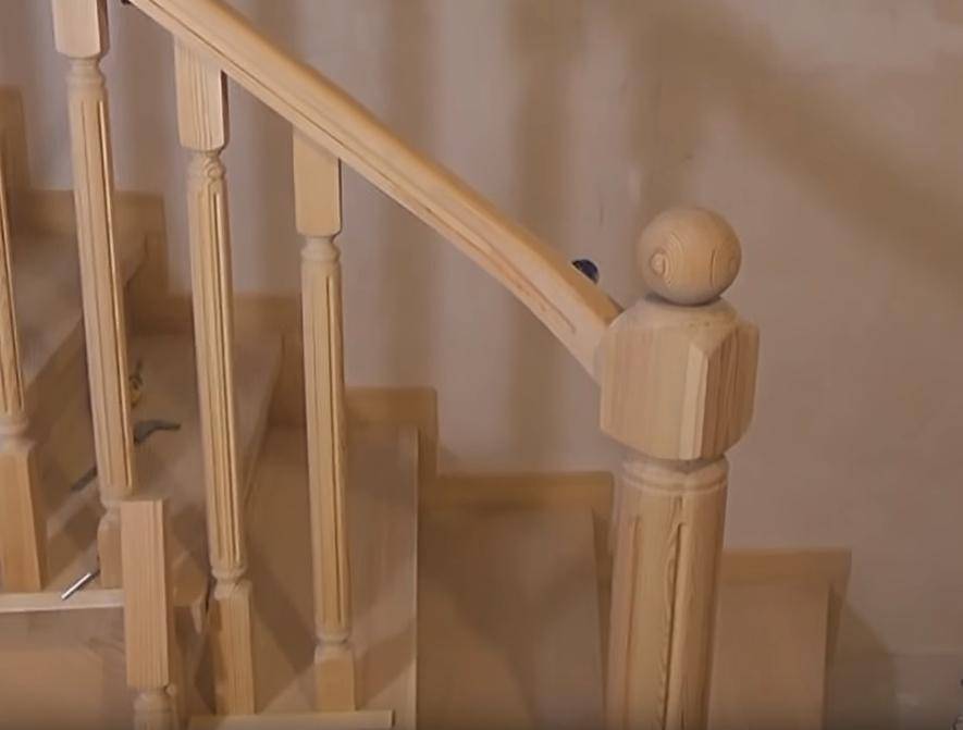 Как крепить балясины к лестнице своими руками: к тетиве, ступеням, полу