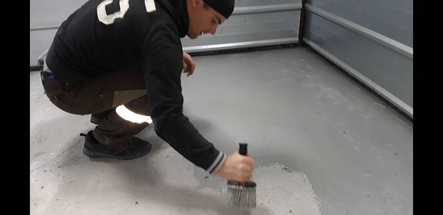 Чем покрыть бетонный пол в гараже, чтобы не пылил: 6 способов решения проблемы. полимерный пол в гараже, нанесение покрытия