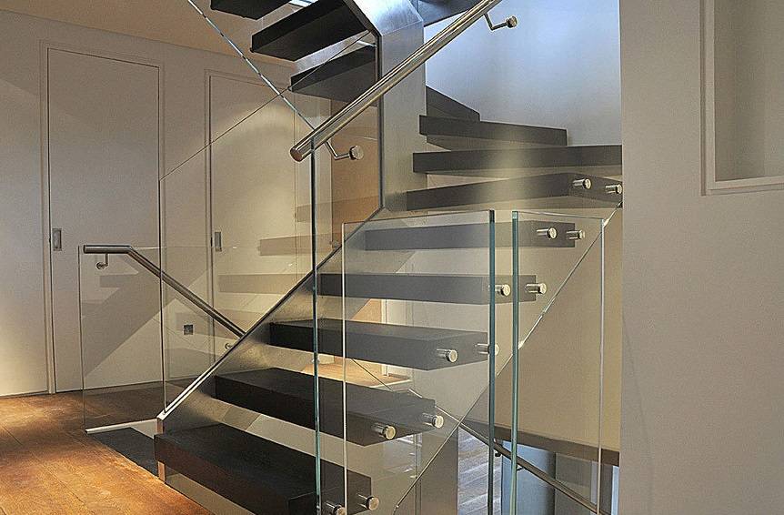 Перила для лестниц: металлические, деревянные, стеклянные, высота (47 фото)