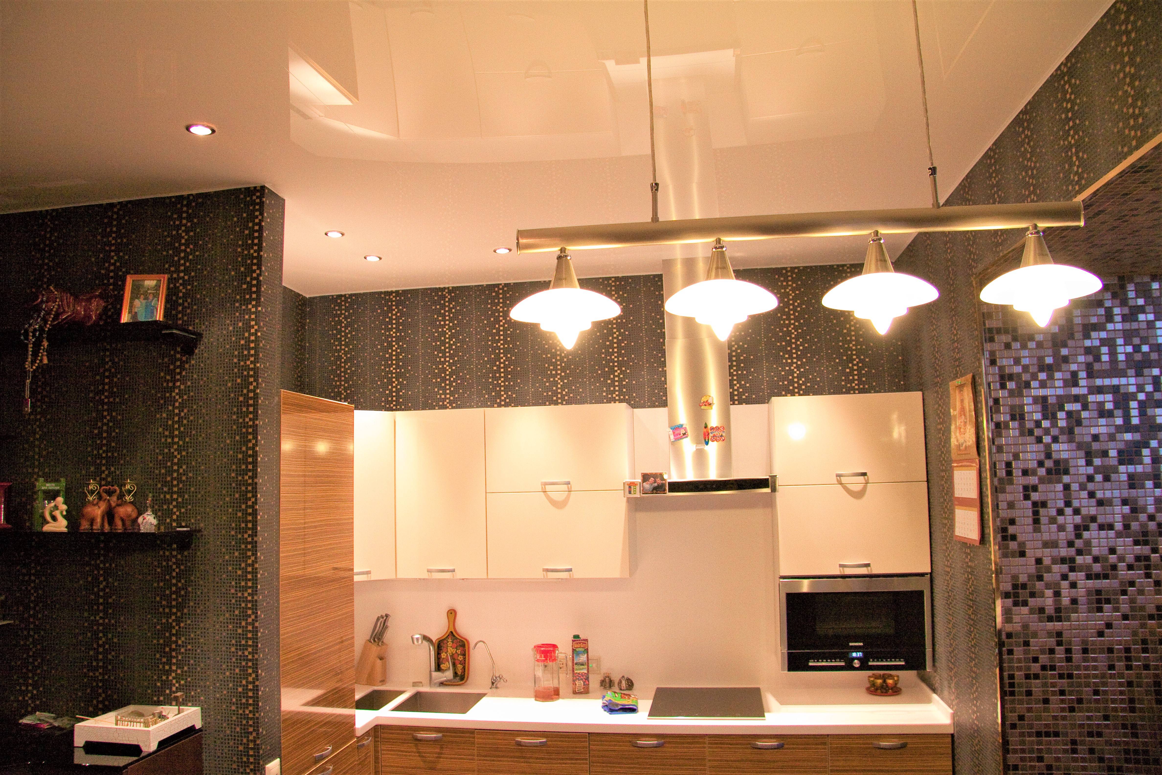 Освещение на кухне с натяжным потолком фото
