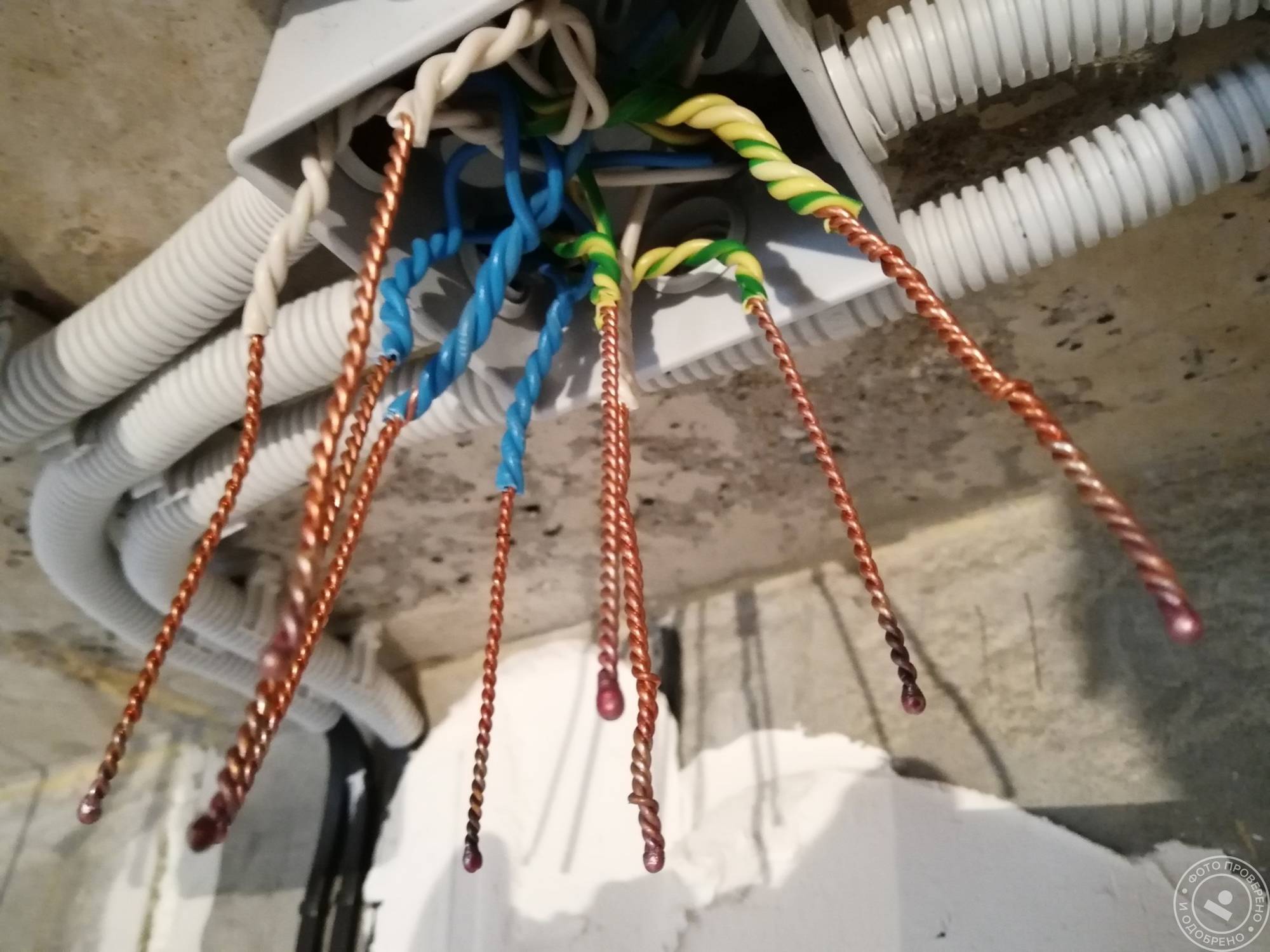 Соединяем провода за 30 секунд с помощью колпачков сиз