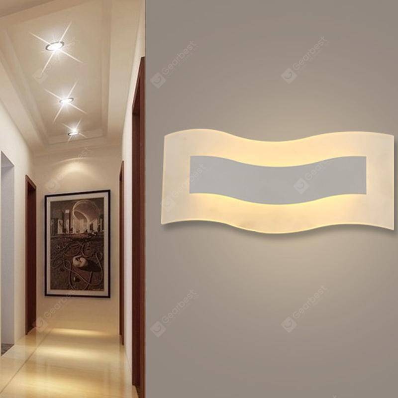 Освещение в прихожей: как сделать подсветку в узком коридоре квартиры
