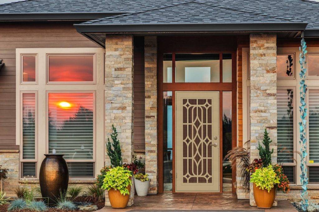 Как выбрать входную дверь в частный дом - входные двери в деревянный дом какие лучше