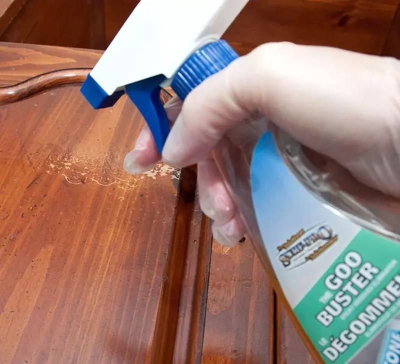 Метод отчаянных домохозяек: как быстро отмыть следы скотча с пластика