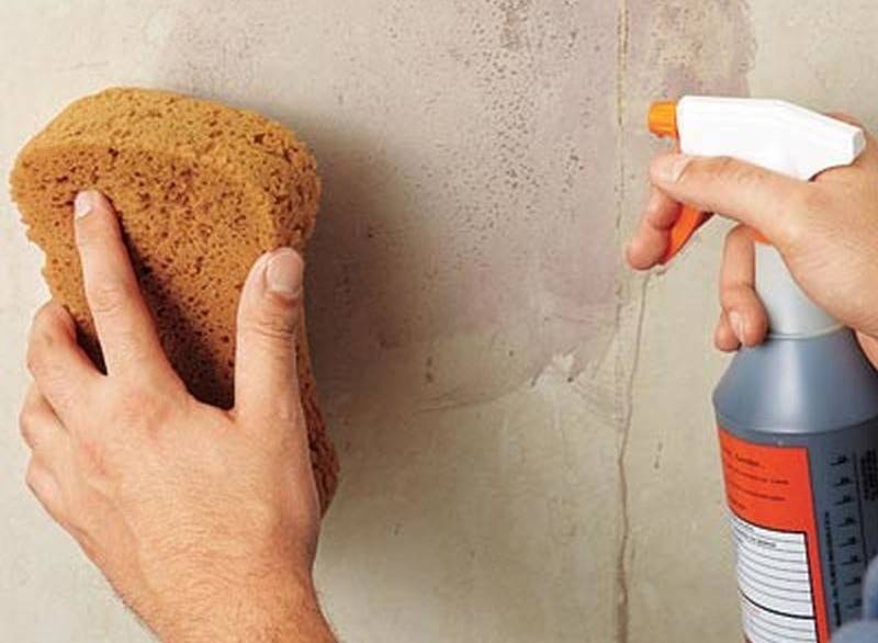 Удаление жидких обоев со стен: чем можно удалить, какие средства использовать и как долго убирают обои своими руками?