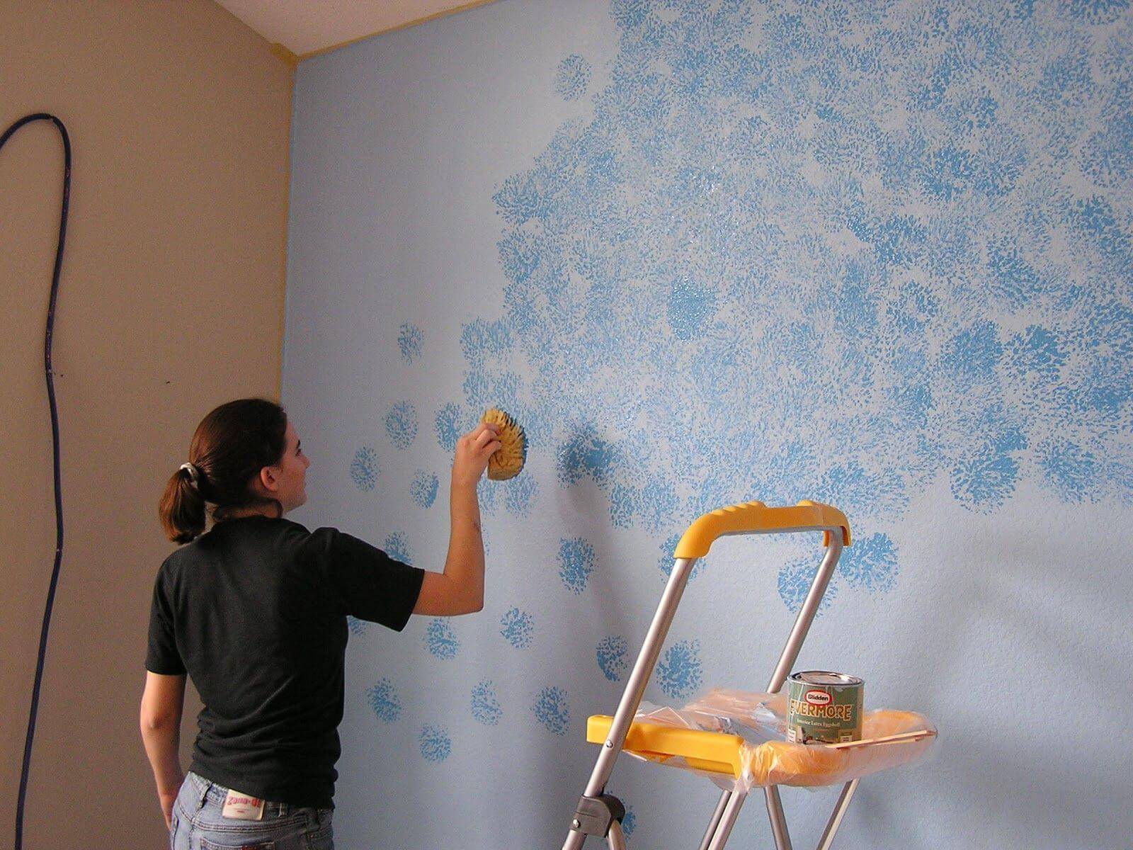 Краска водоэмульсионная для стен и потолков: как выбрать состав для внутренних работ