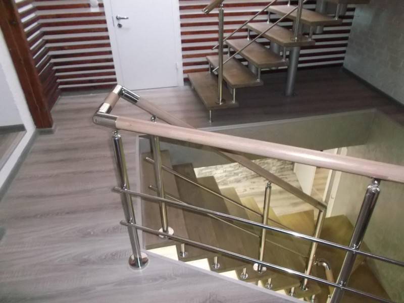 Ограждения и перила для лестниц из металла, фото