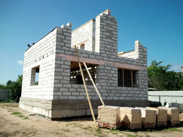 Дом из газобетона своими руками: поэтапное строительство