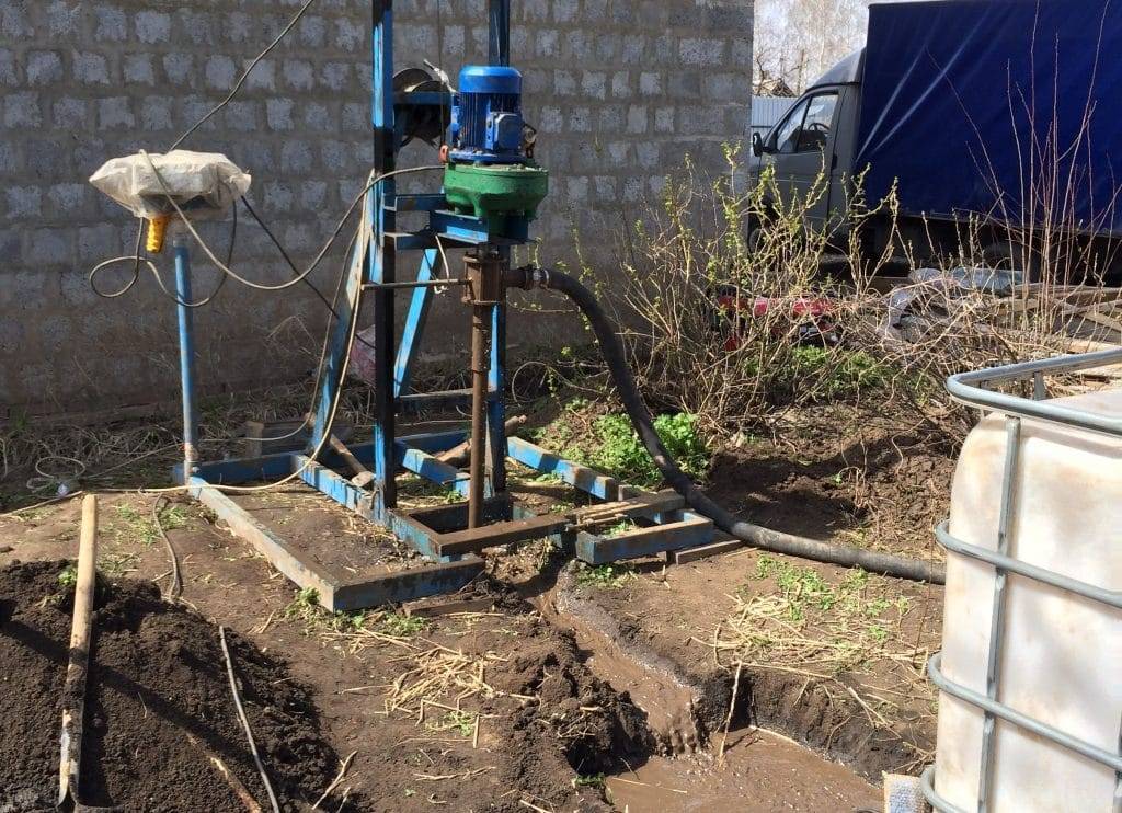 Бурим под воду. Бур для гидробурения скважины. Бур для гидробурения для 32 трубы. Гидробурение Абиссинской скважины. Мини бур для скважины.