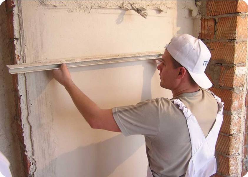 Как выровнять стены своими руками - в квартире под обои: видео инструкция