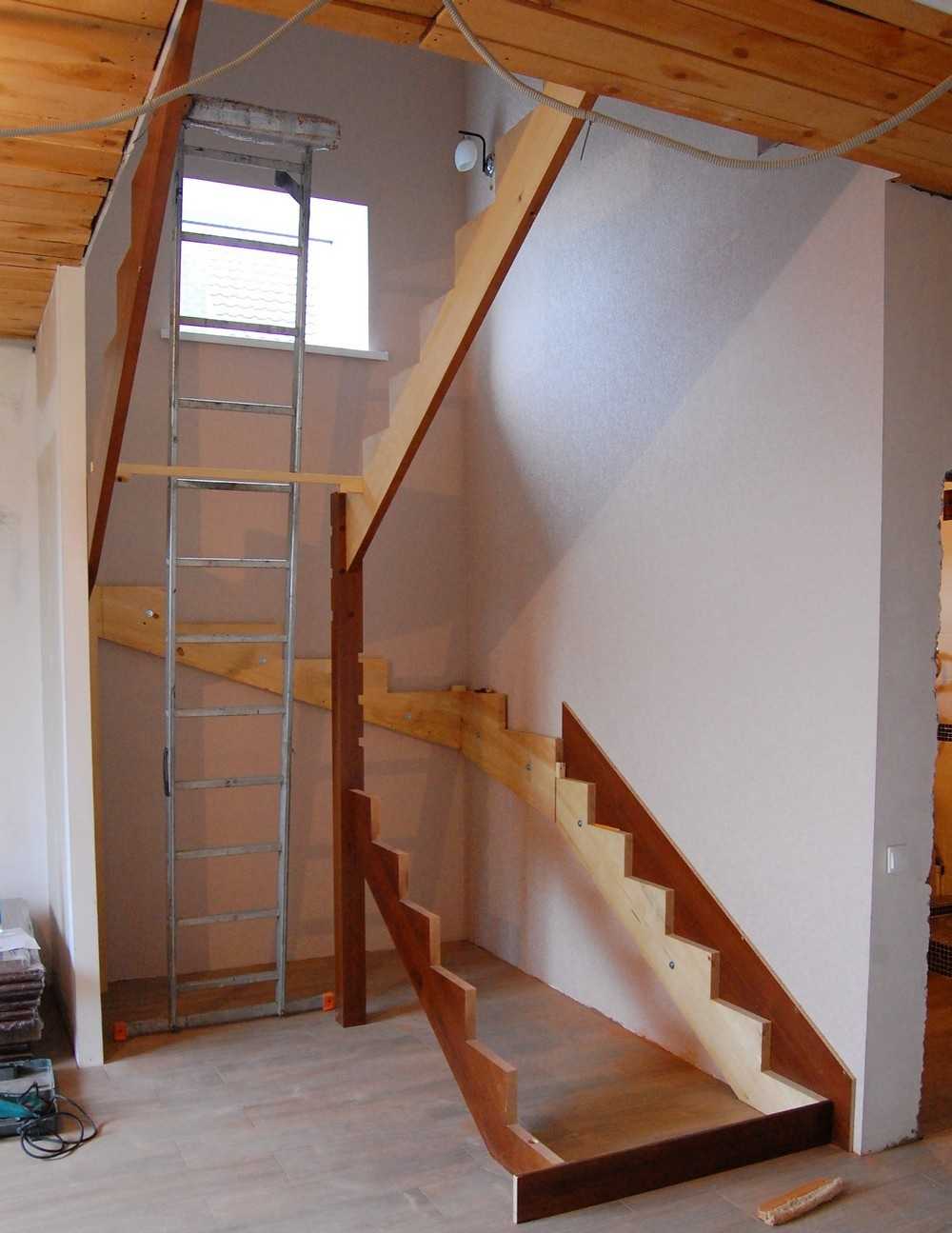 Лестница на металлическом косоуре - особенности конструкции, инструкция по установке + фото