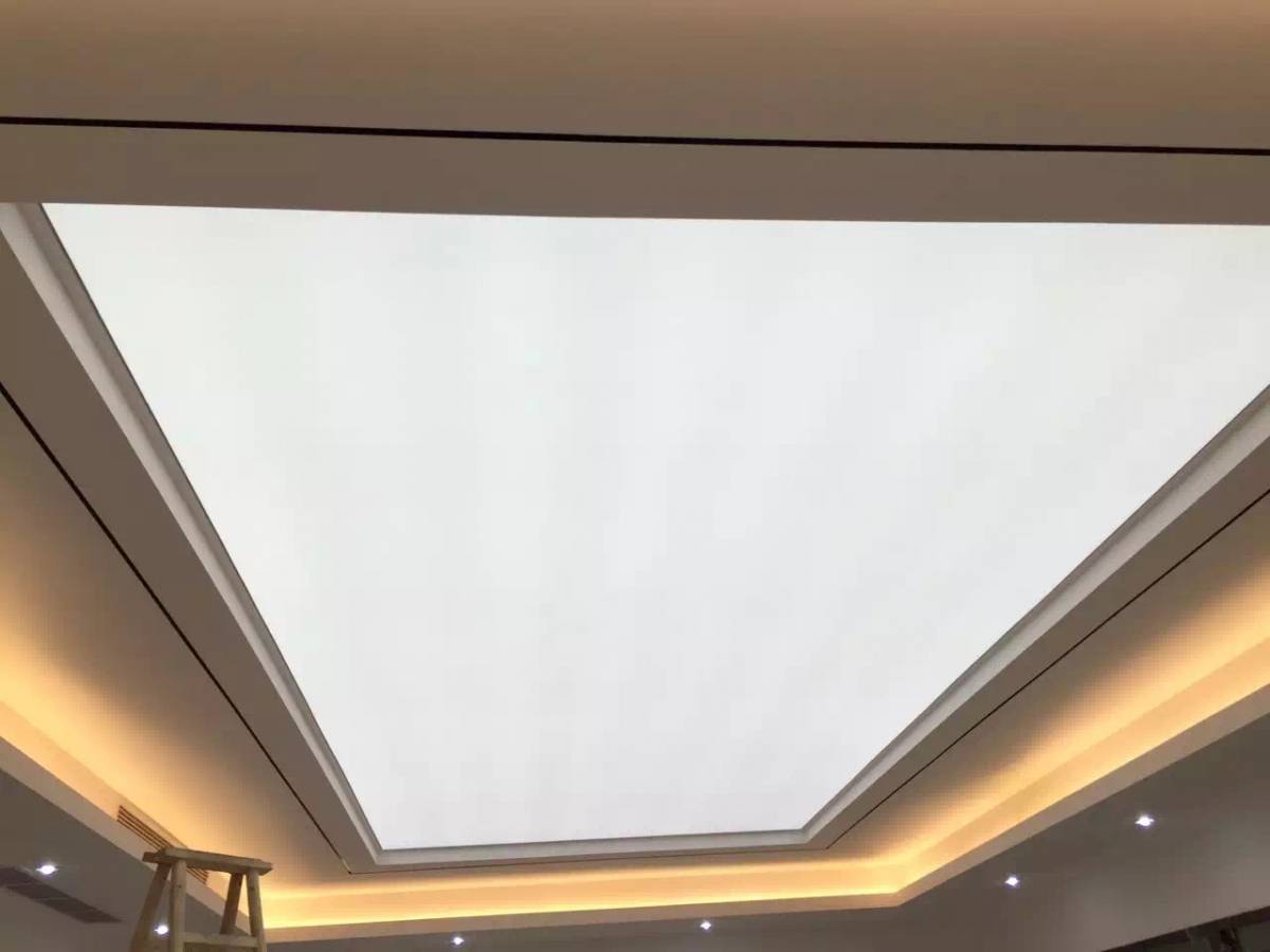 Световые линии на потолке (18 фото)