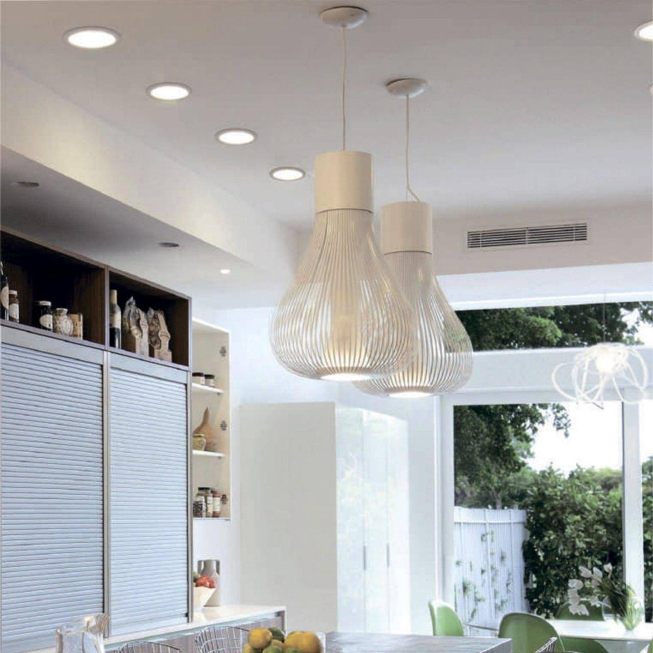 Как подобрать красивое освещение на кухню с натяжным потолом?