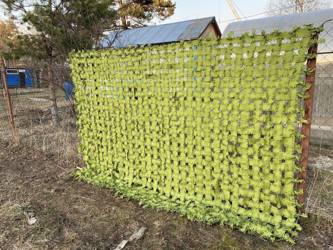 Забор из строительной сетки на даче своими руками: пошаговая инструкция