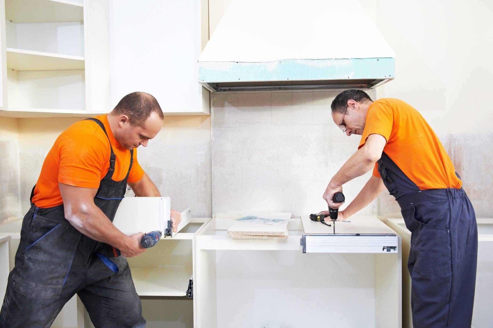 Замена кухонных фасадов: как поменять пленку на мебельной стенке, новые дверцы для старой кухни своими руками, как заменить стекла в шкафу