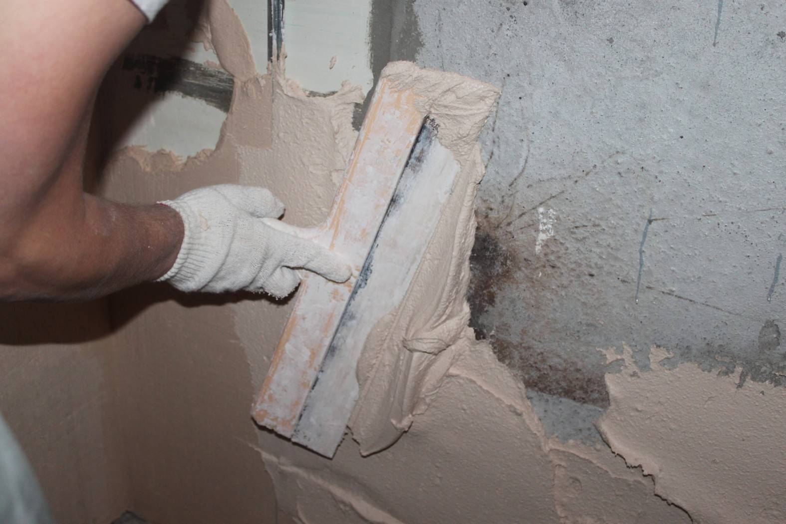 Штукатурка стен цементно-песчаным раствором: пропорции замешивания и правила нанесения