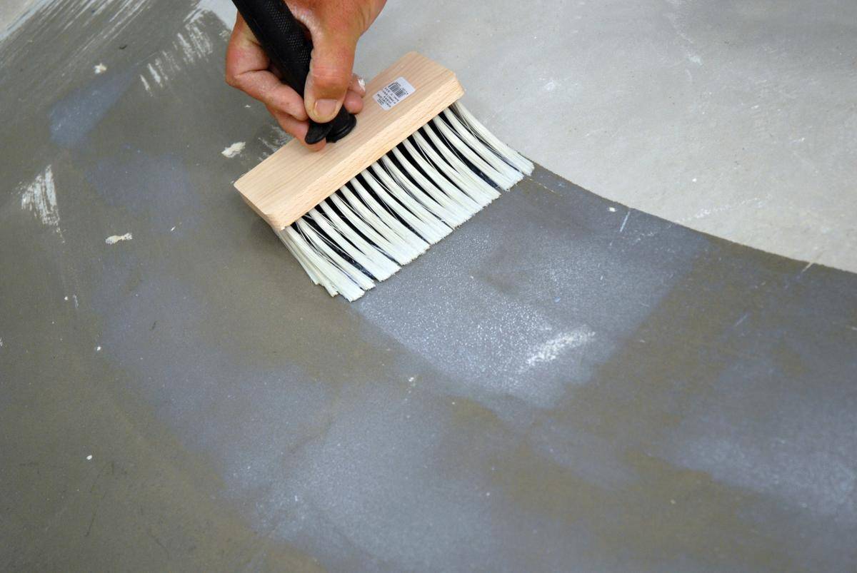 Чтобы бетонный пол не пылил: пропитки, краска, пенопласт