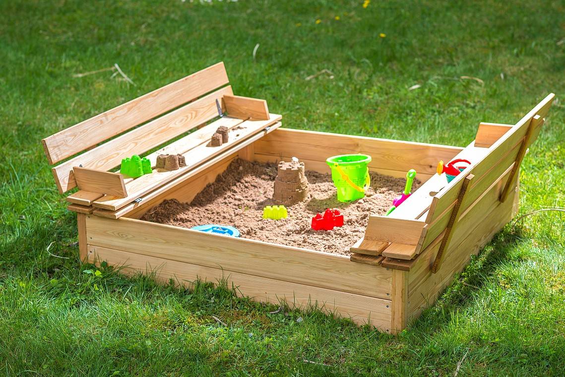Детская песочница для дачи своими руками: чертежи, варианты, материалы, выбор песка