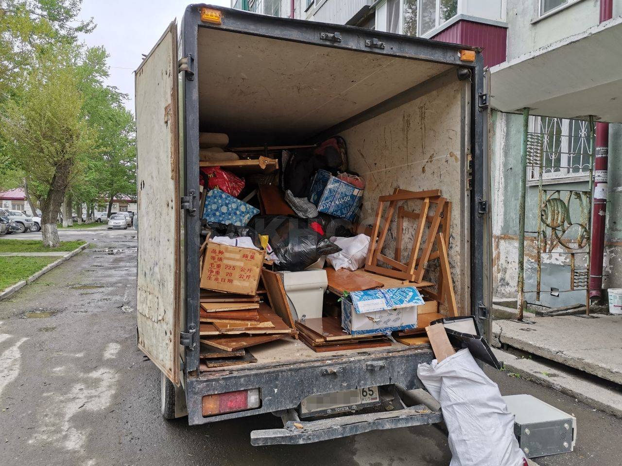Вывоз мусора мебели
