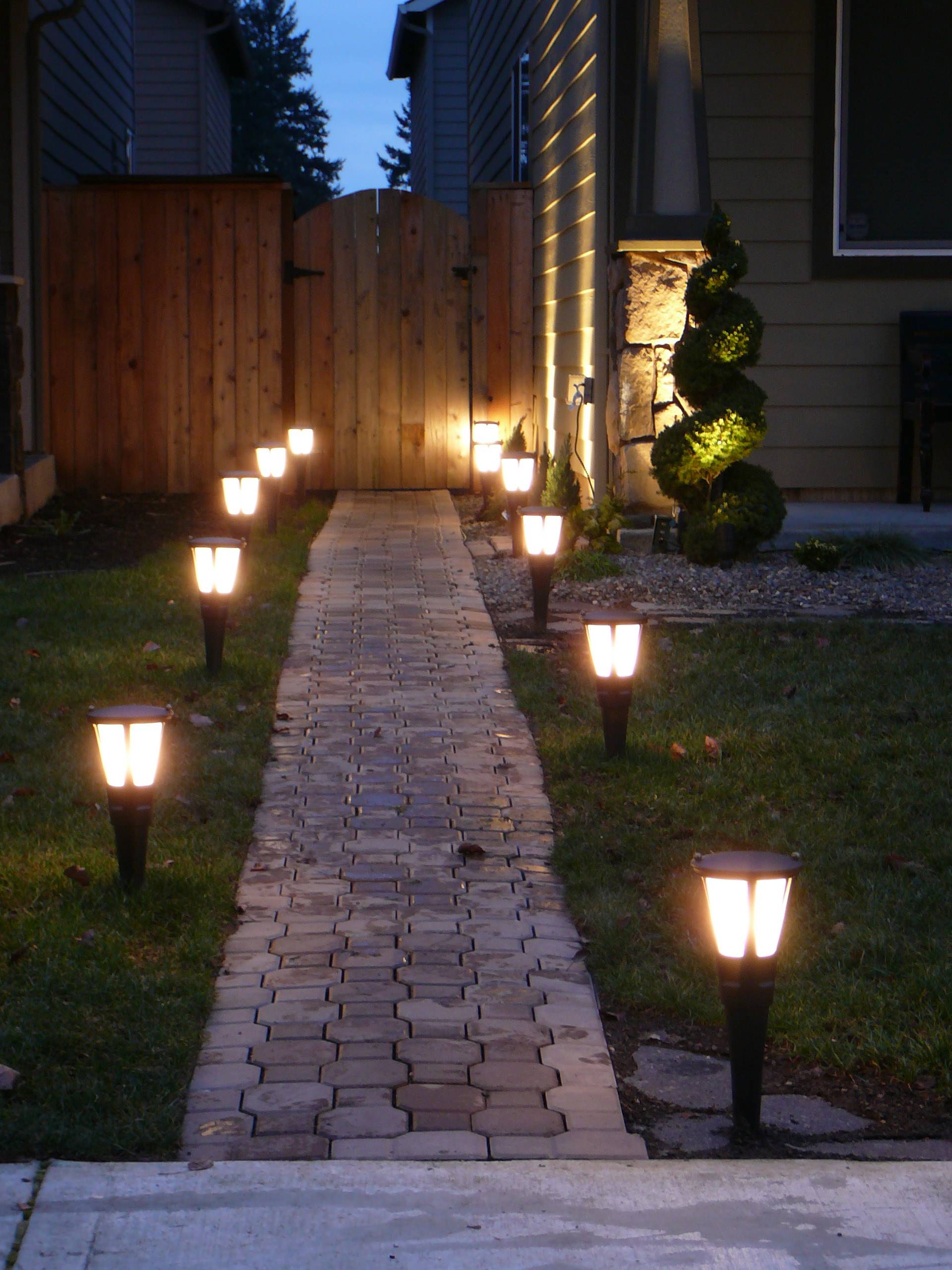 Как правильно сделать освещение дома своими руками, а также устроить иллюминацию во дворе?