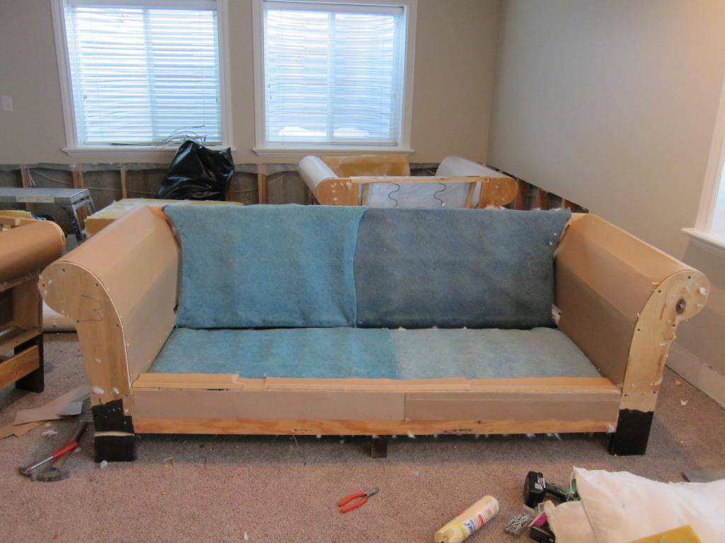 Как перетянуть диван?