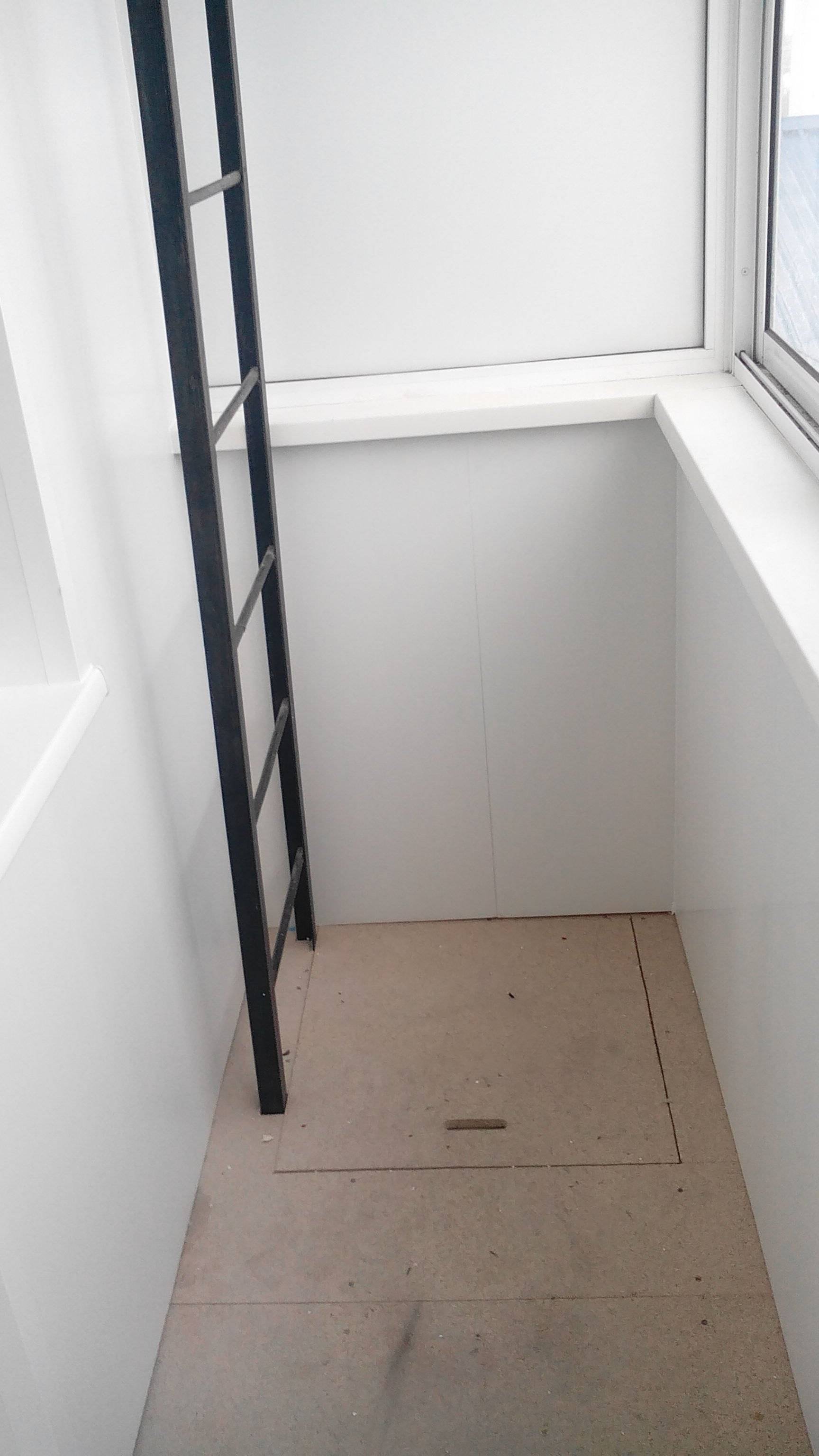 Эвакуационная лестница на лоджии - зачем она нужна и можно ли ее убрать