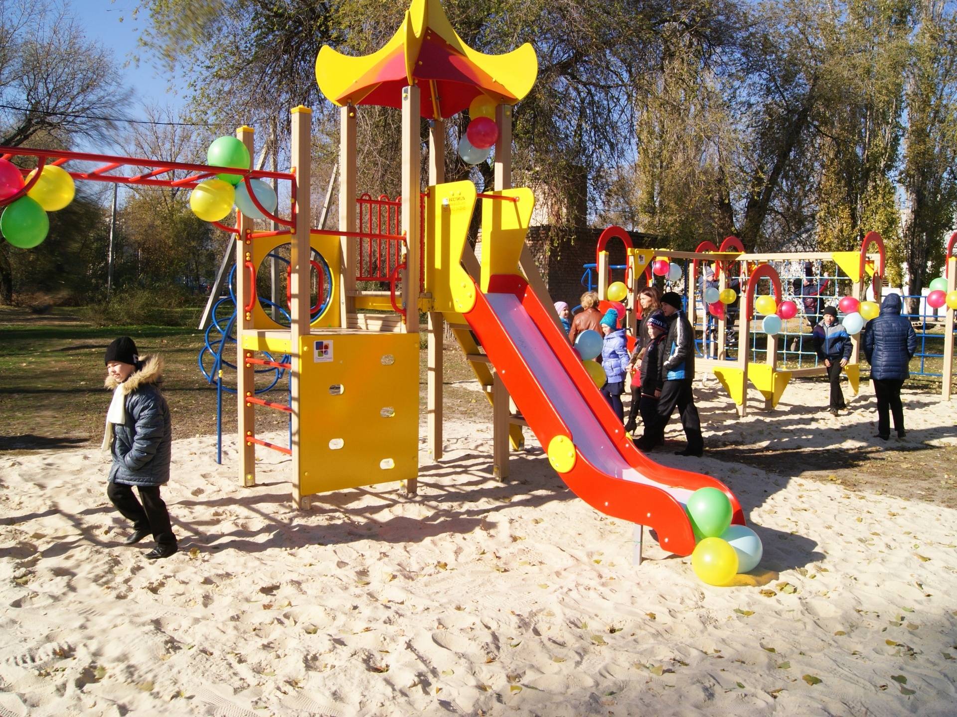 Установка детских площадок нормативы: где разрешено проводить монтаж площадок для детей, требования к производителям, правила обслуживания