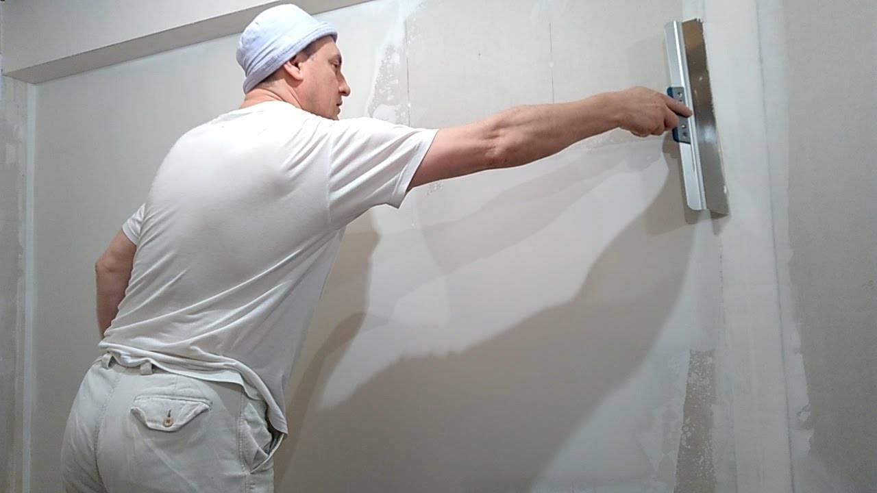 Какой шпаклевкой лучше шпаклевать гипсокартонные стены под поклейку обоев: как зашпаклевать углы, потолок и стены, какая шпаклевка лучше