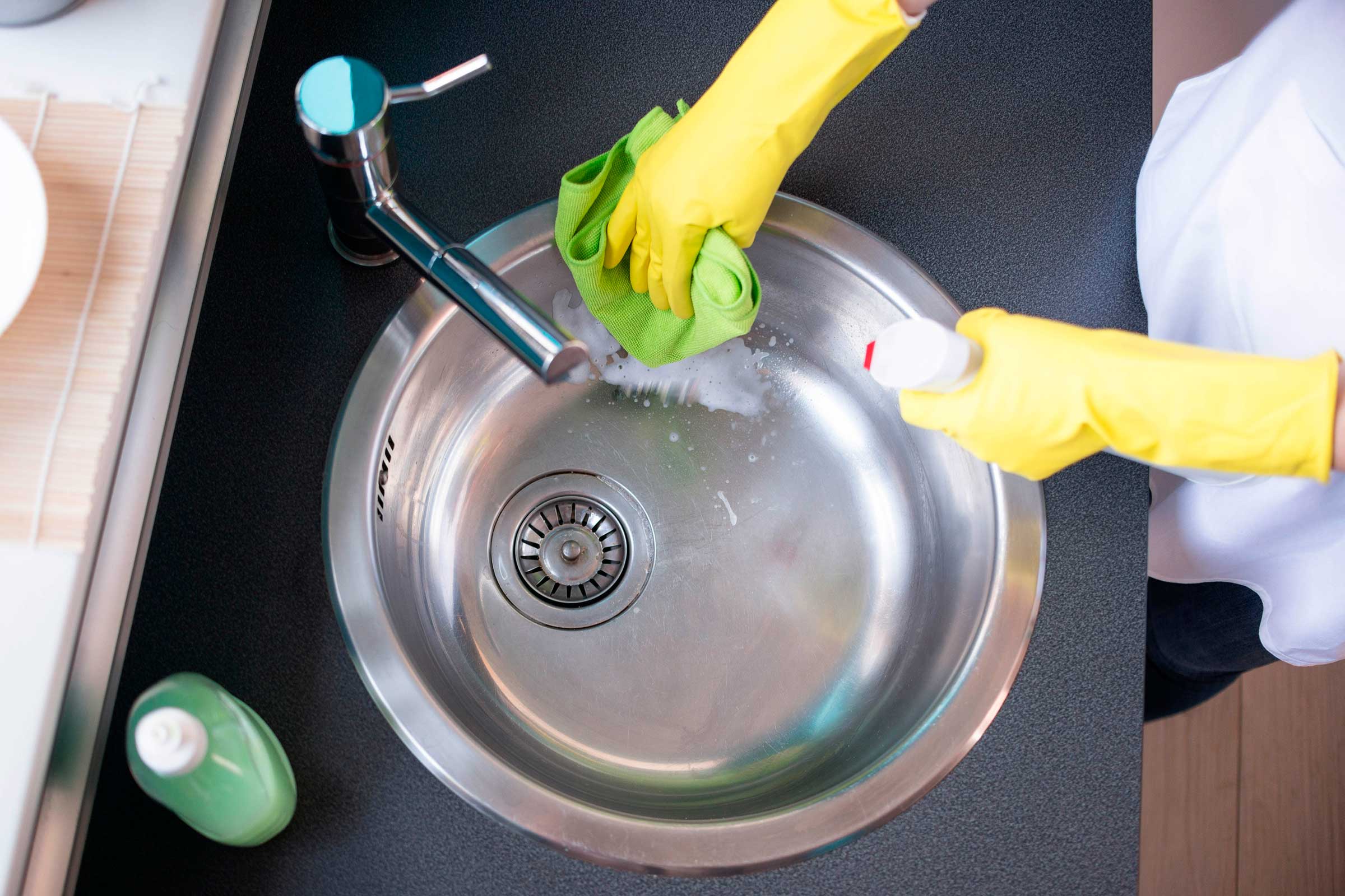 Как очистить стеклокерамическую плиту специализированными и подручными средствами
