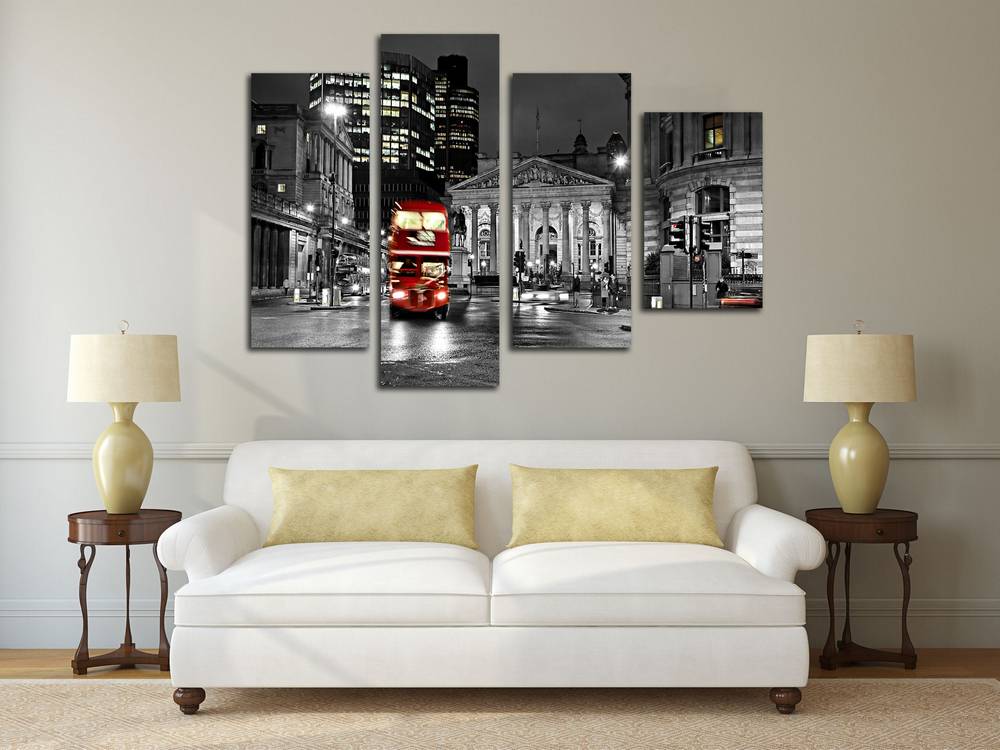 Модульные картины в интерьере гостиной над диваном фото