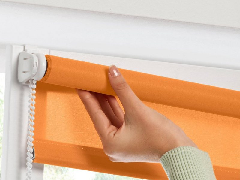 Рулонные шторы на пластиковые окна: инструкция по установке