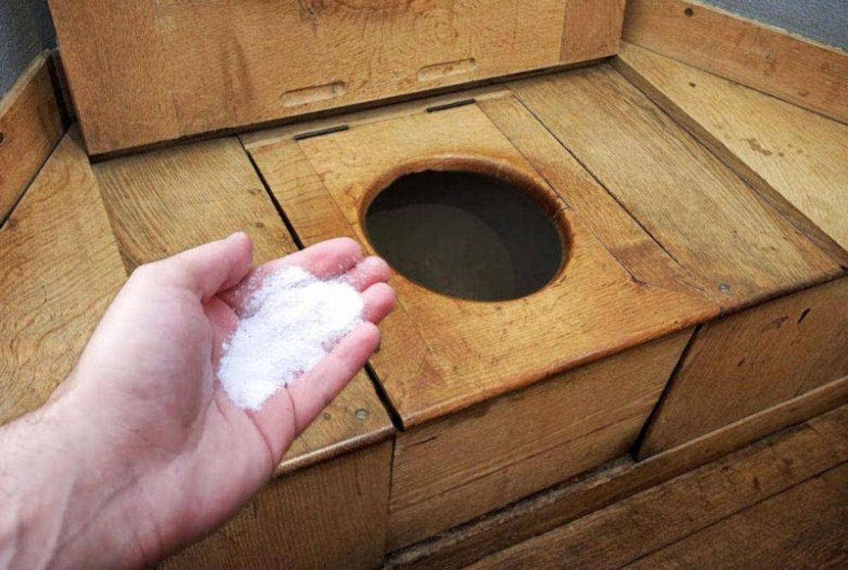 Очистка выгребных ям, дачного туалета: как откачать