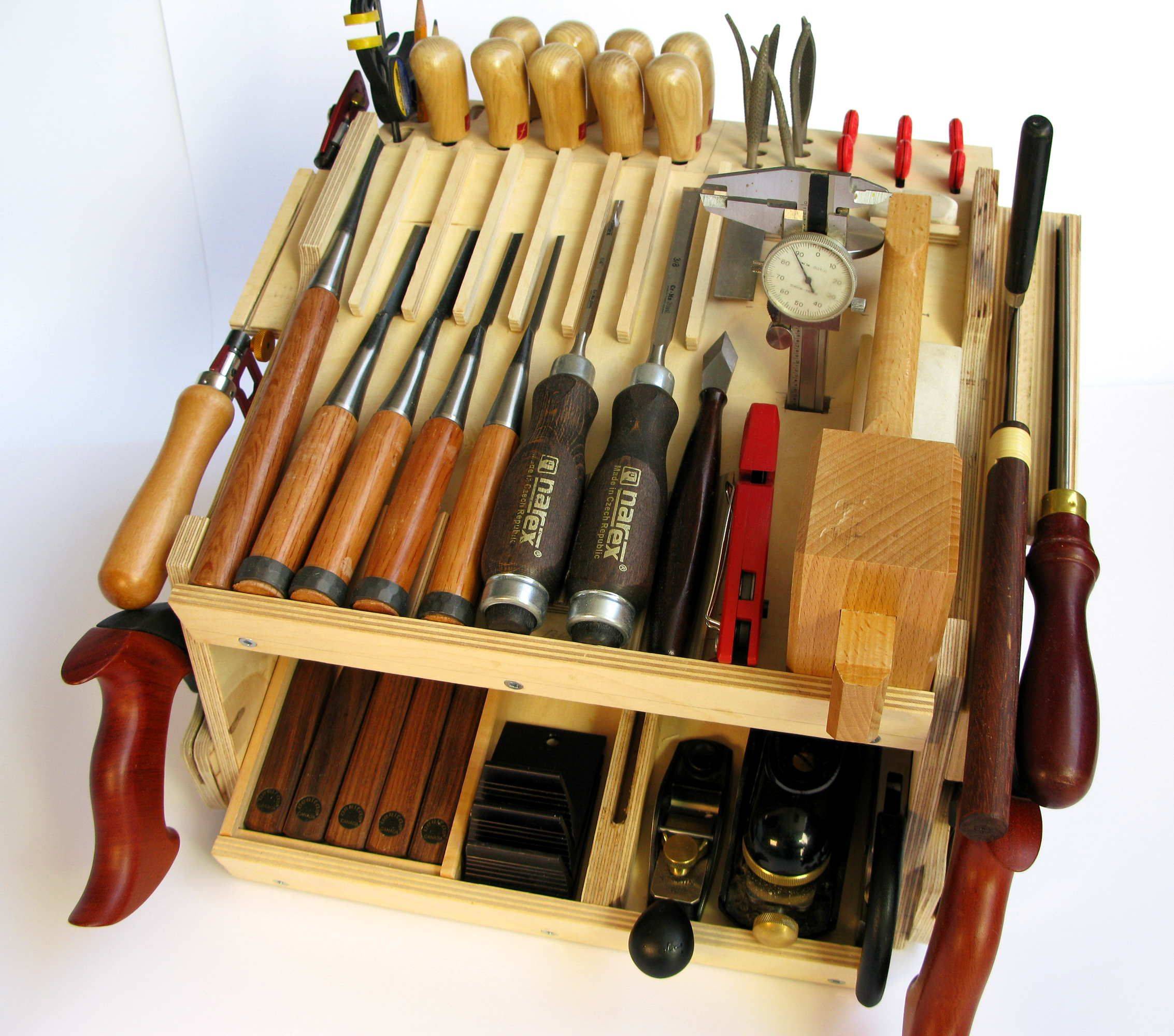 Инструмент для деревообработки: ручные и электрические устройства, применяемые в домашних условиях