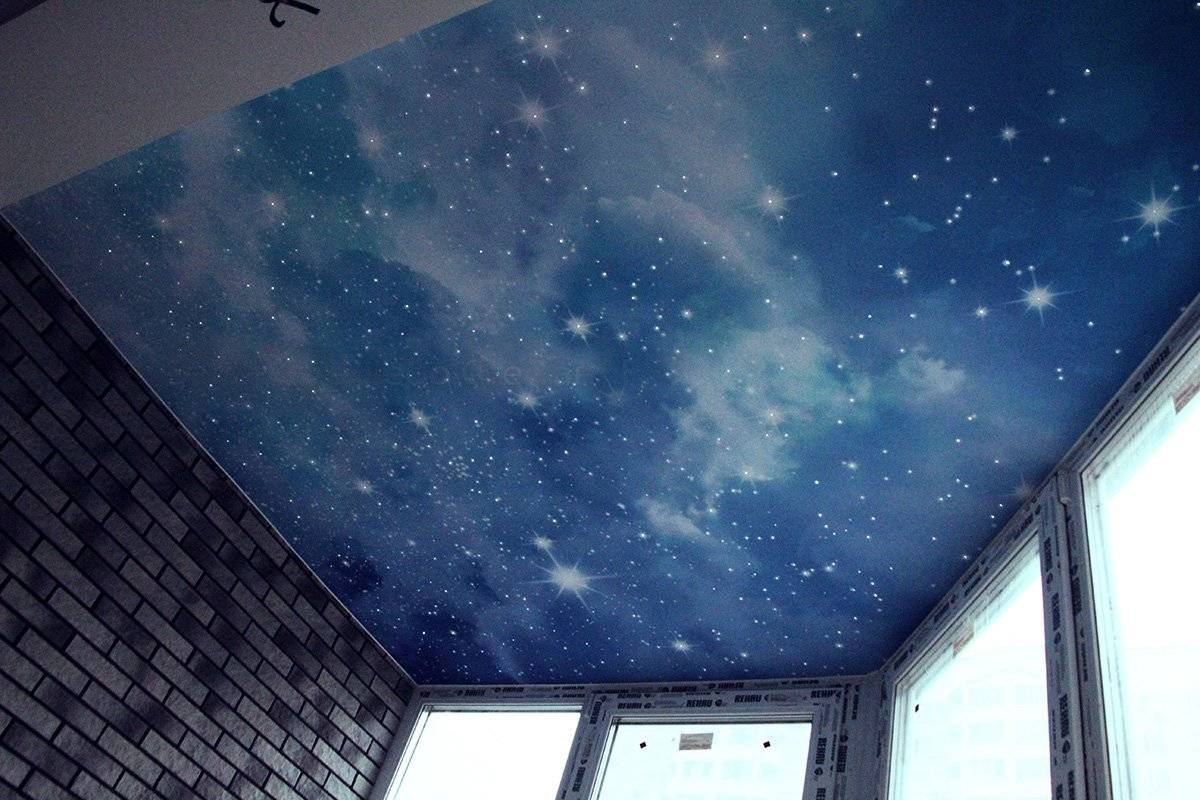Обои на потолок звездное небо - виды материала