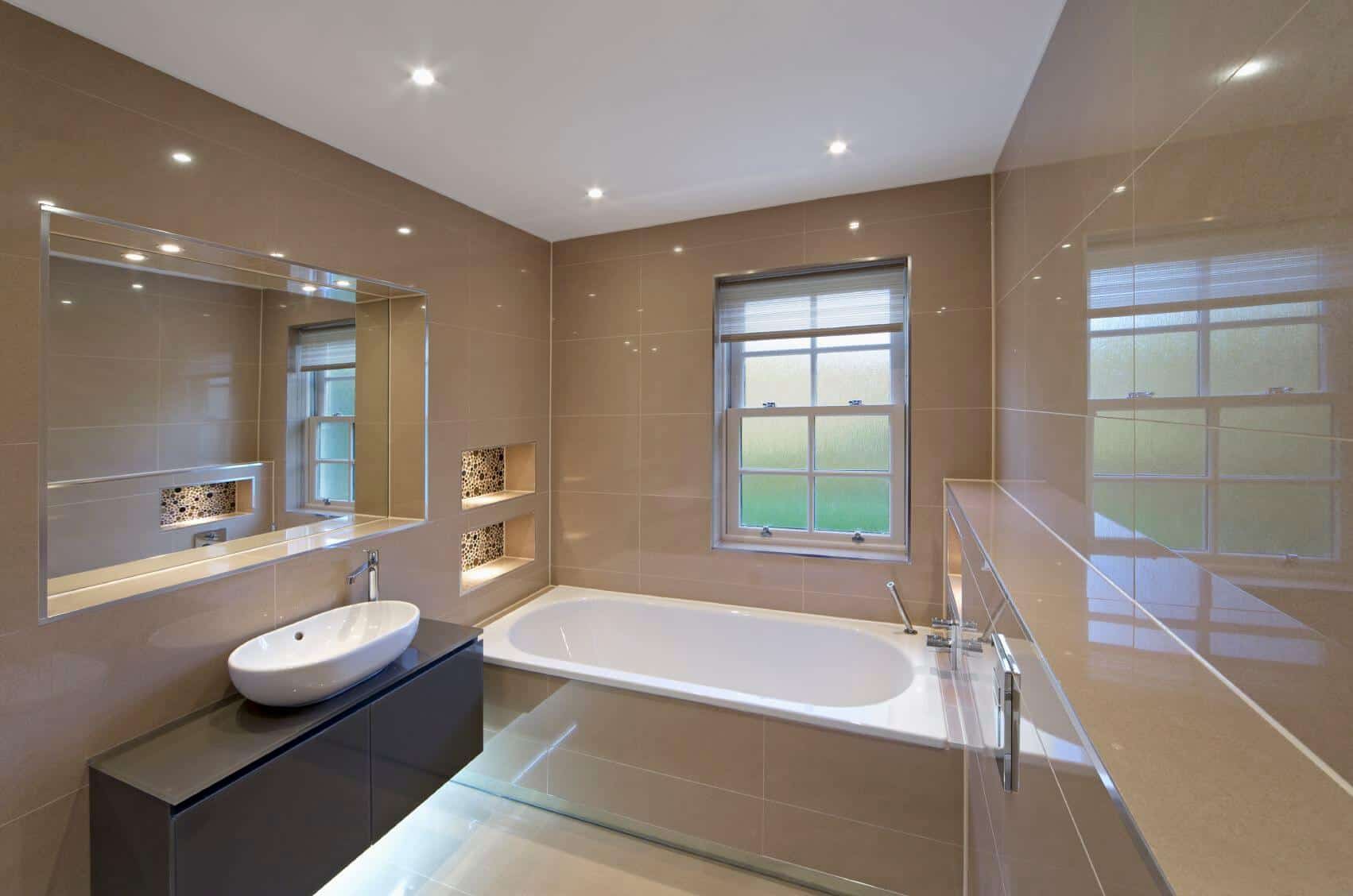 Подвесной потолок в ванной комнате - плюсы, минусы и варианты