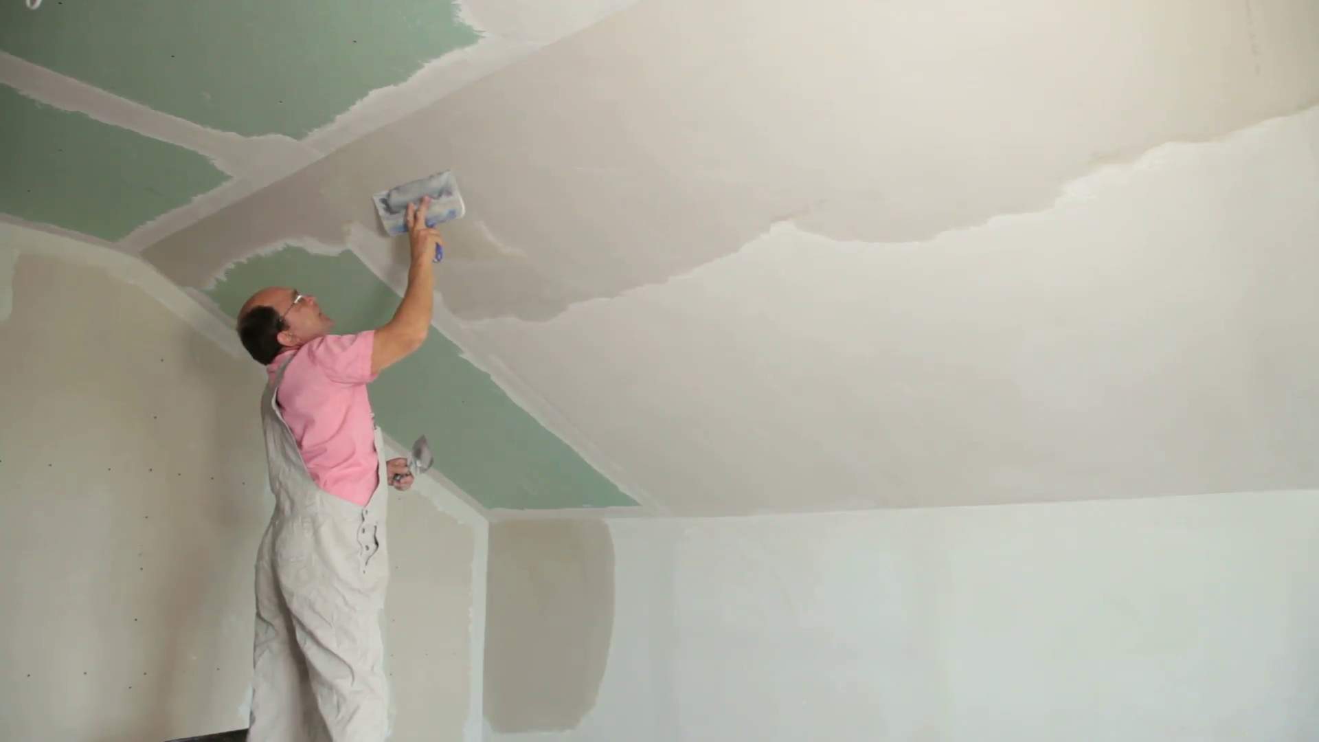 Как красить потолок из гипсокартона — советы профессионала