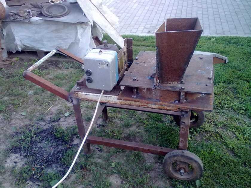 Как сделать садовый измельчитель для травы и веток своими руками из стиральной машины, триммера, болгарки