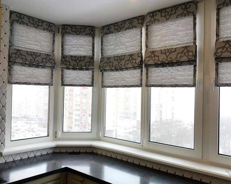 Римские шторы на пластиковые окна на балкон фото