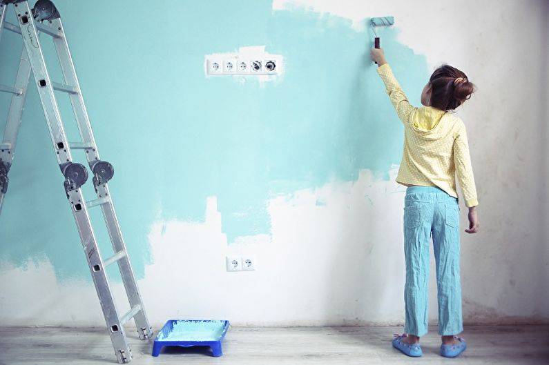 Что лучше – клеить обои или красить стены. стоимость материалов и подготовка основания. экологичность и практичность