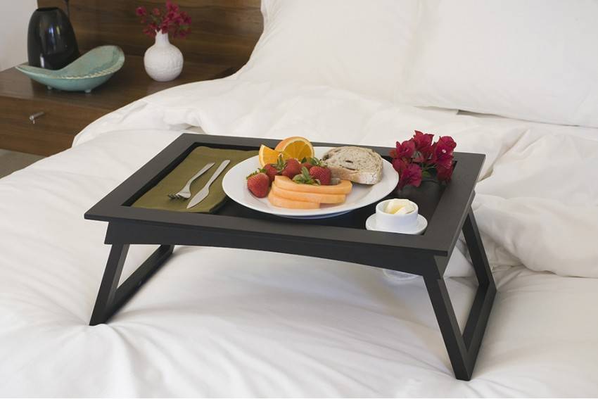 Столик для завтрака в постель (45 фото): практично, удобно, универсально - happymodern.ru