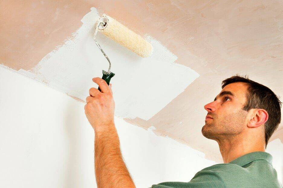 Как побелить потолок по старой побелке - 3 эффективных способа!