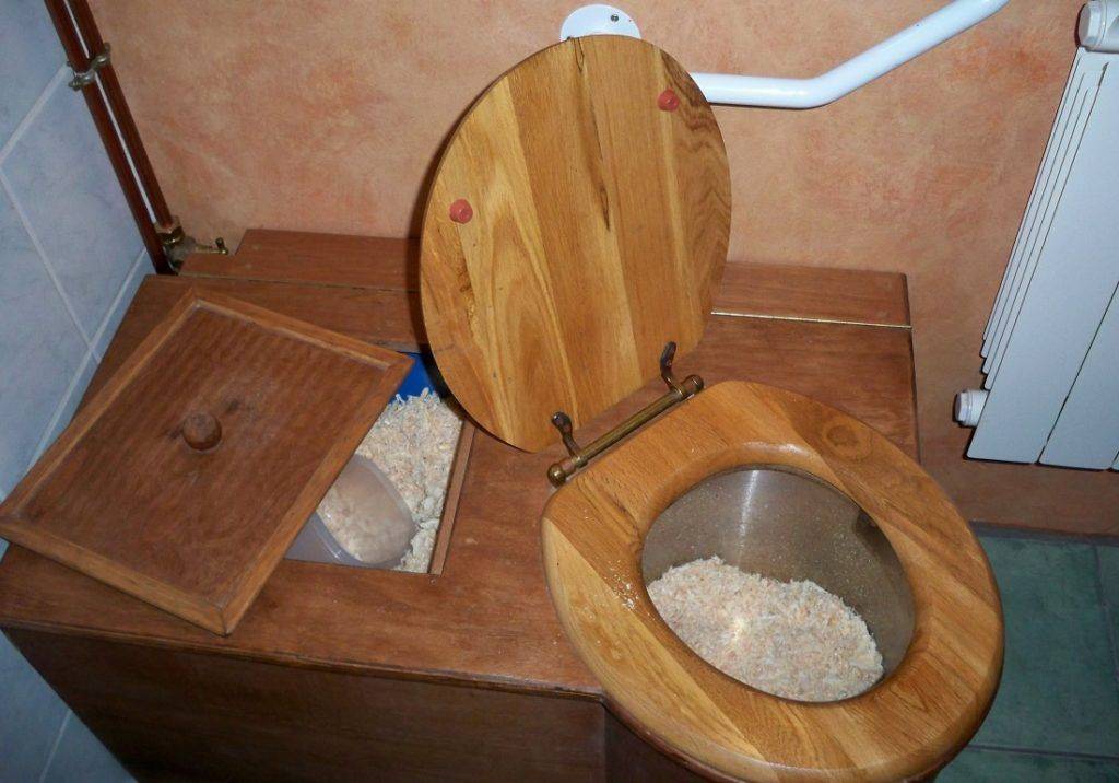 Антисептики для туалета на даче: какое средство избавит от запаха раз и навсегда