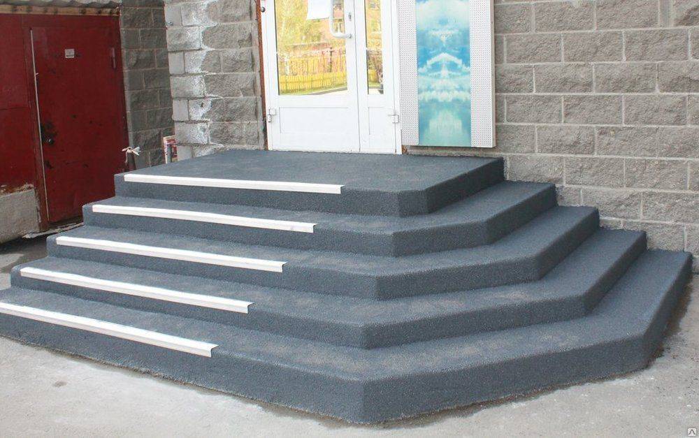 Противоскользящее покрытие: резиновая плитка для крыльца на улице, антискользящий коврик для ступеней лестницы