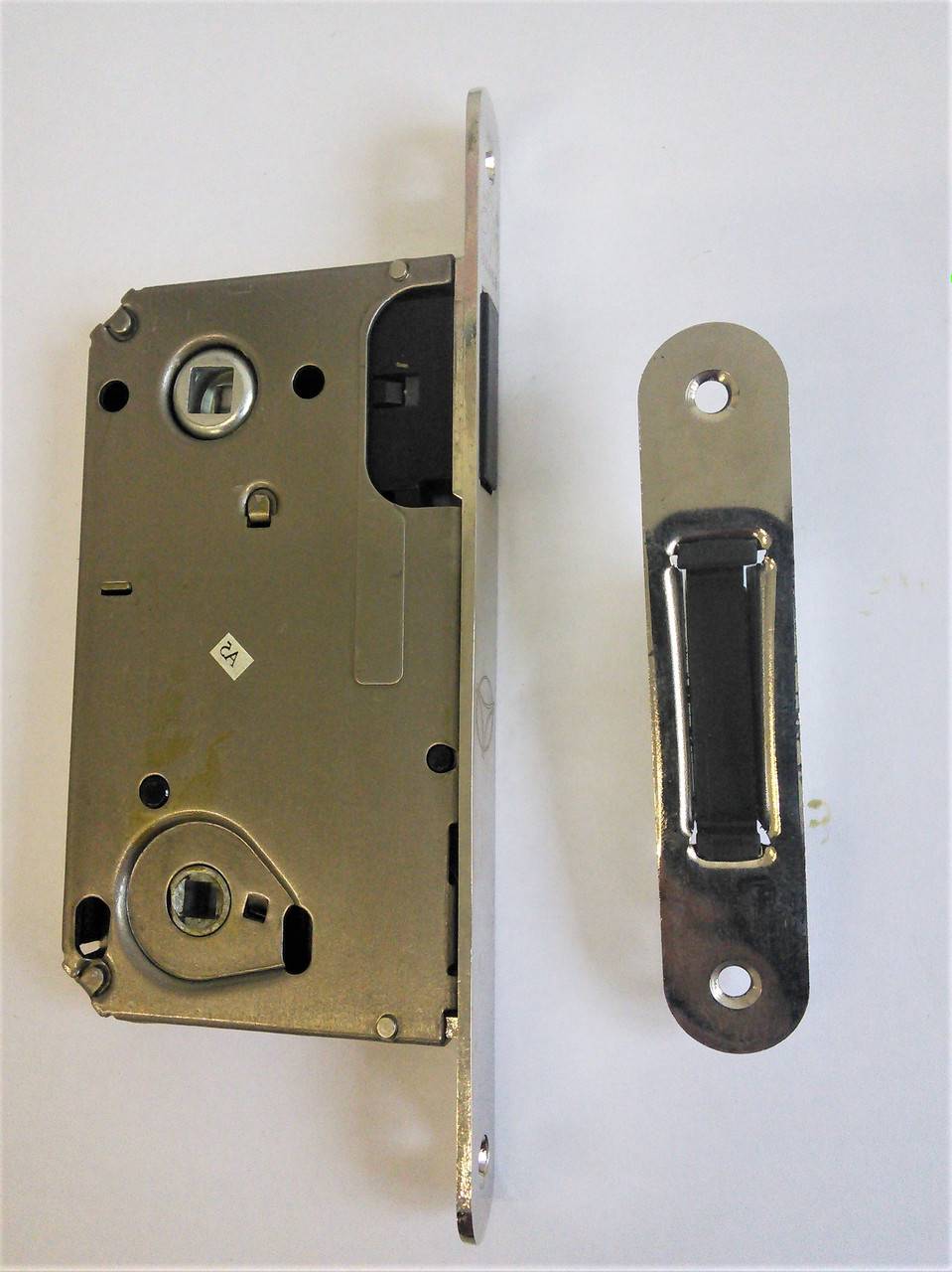 Порядок установки магнитного замка в межкомнатную дверь