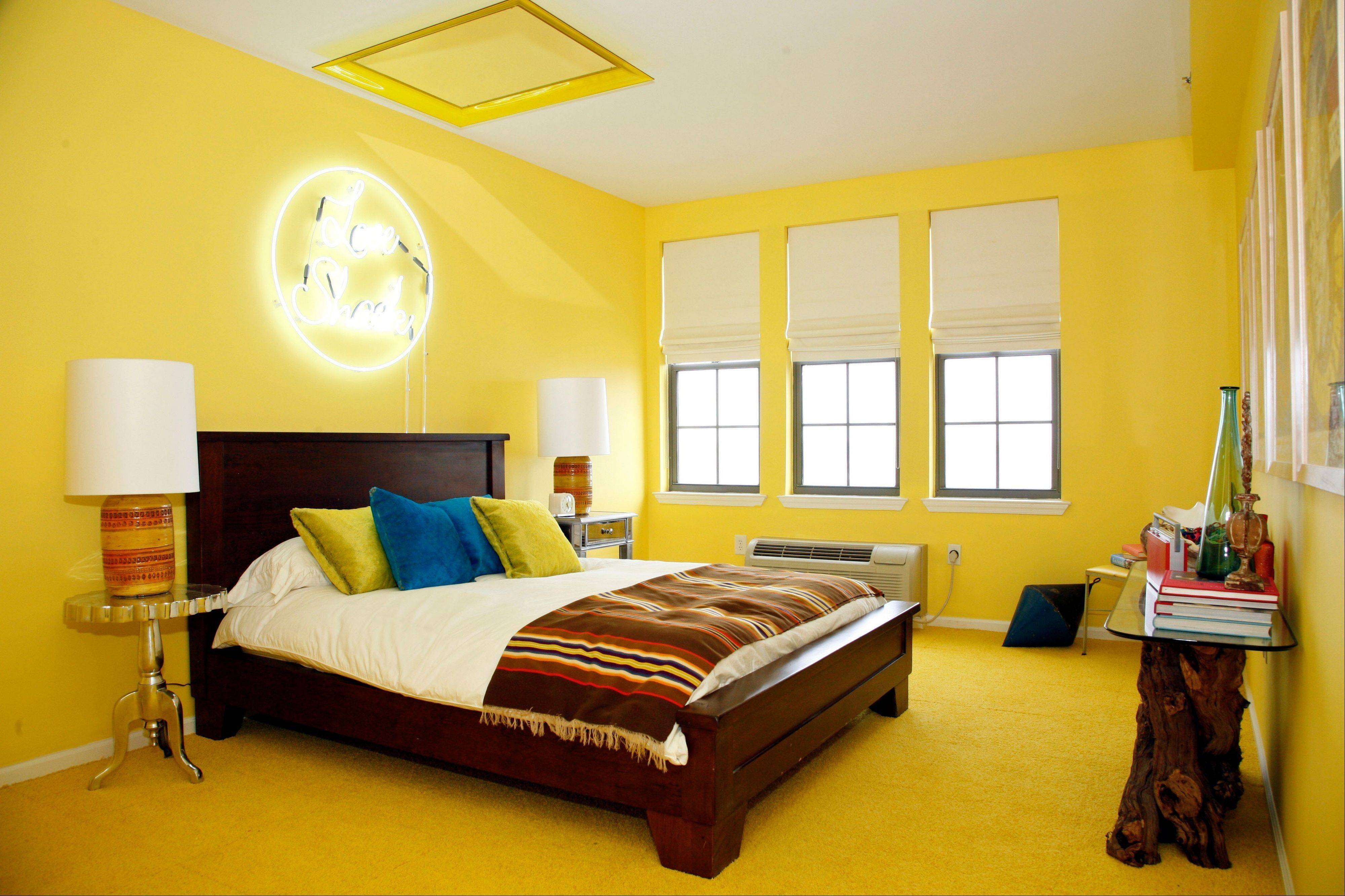 Как будут смотреться желтые обои в интерьере, фото спальни, детской, гостиной, кухни, примеры сочетания серого, белого, синего цвета с обоями в желтых тонах