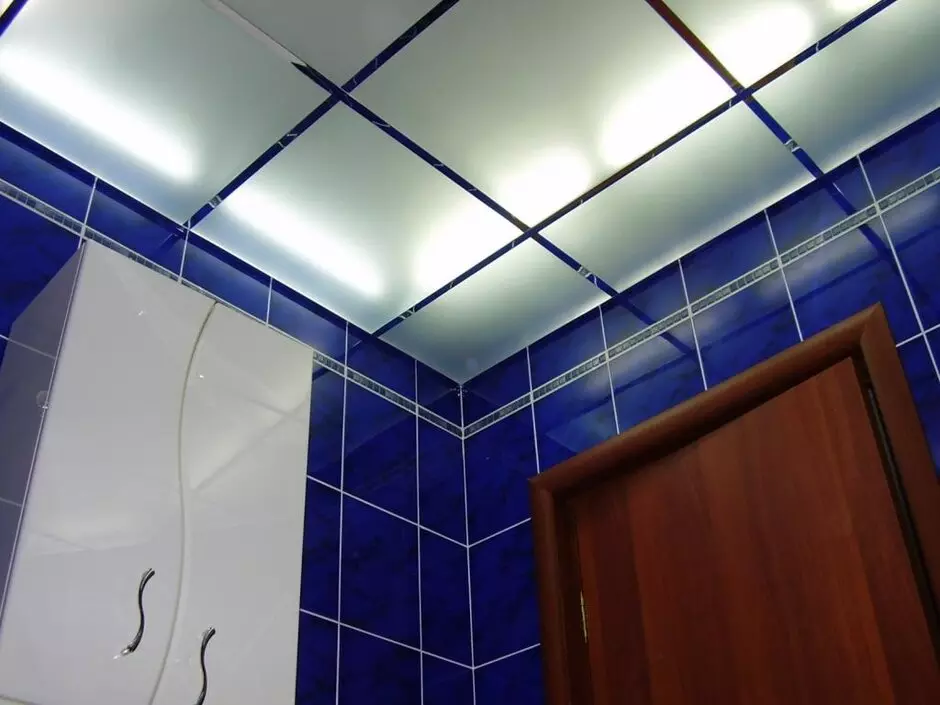 Как сделать пластиковый потолок в ванной своими руками