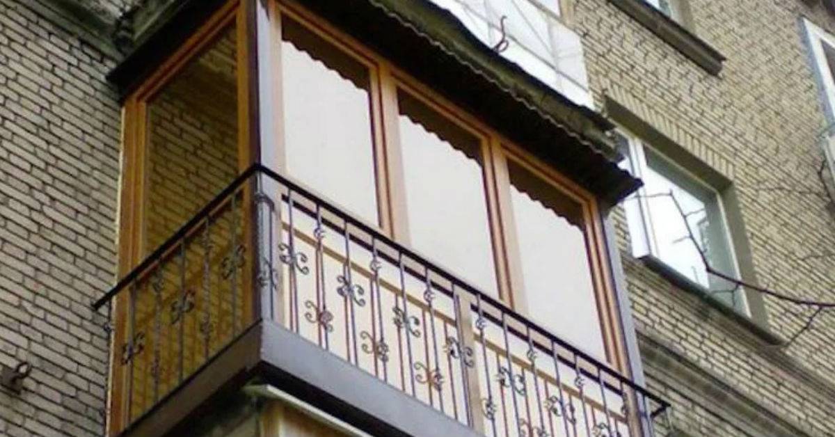Остекление балконов в хрущевке: с крышей и выносом с фото