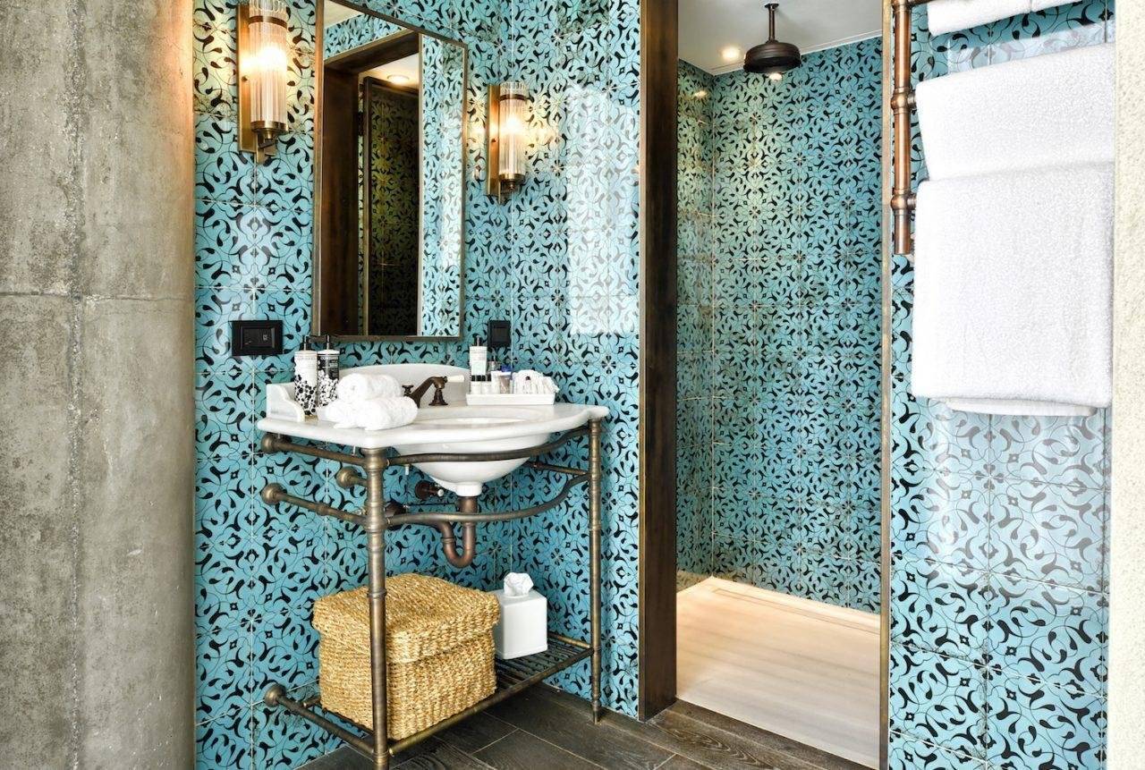 Идеи дизайна ванной комнаты в классическом, современном, морском и восточном стиле с фото, эксклюзивные идеи проектов совмещенной и маленькой ванной комнаты со стильными аксессуарами