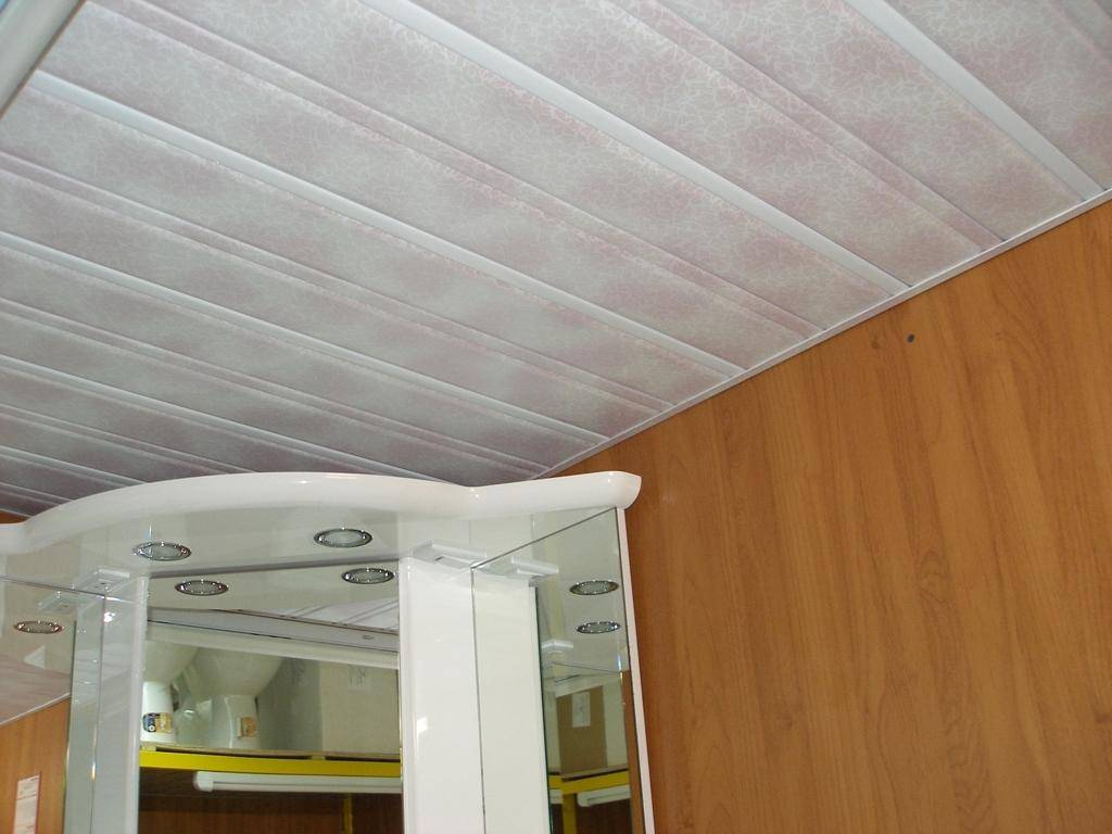 Ремонт потолка на кухне пластиковыми панелями – как выполнить? + видео